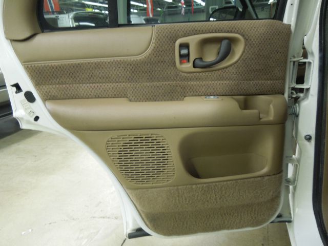 2001 Chevrolet Blazer Luxury 4WD W/ RES