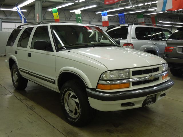 2001 Chevrolet Blazer Luxury 4WD W/ RES