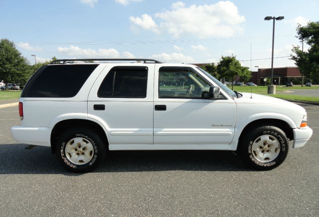 2001 Chevrolet Blazer Luxury 4WD W/ RES