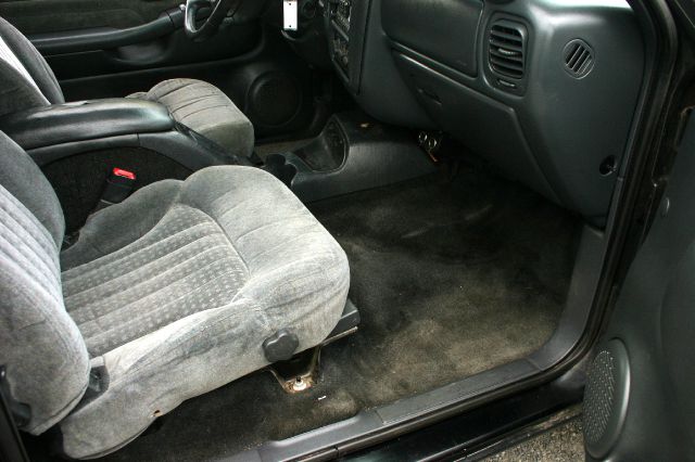 2001 Chevrolet Blazer 4dr Sdn SL Auto Sedan