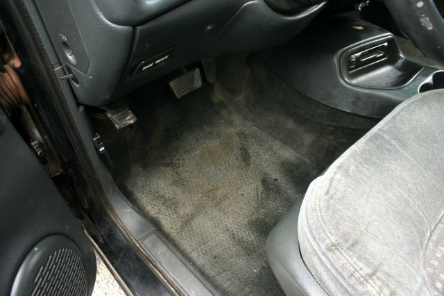 2001 Chevrolet Blazer 4dr Sdn SL Auto Sedan