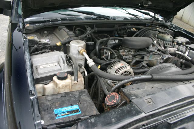 2001 Chevrolet Blazer 4dr Sdn SL Auto Sedan