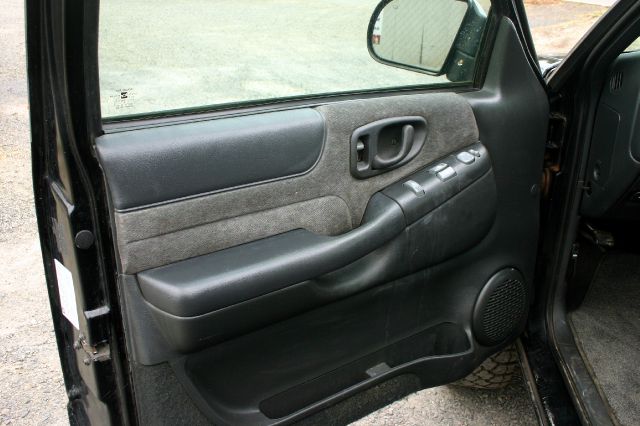 2001 Chevrolet Blazer 4dr Sdn SL Auto Sedan