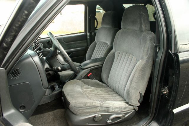 2001 Chevrolet Blazer 4dr Sdn SL Auto Sedan