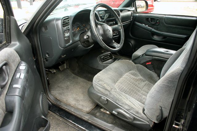 2001 Chevrolet Blazer 4dr Sdn SL Auto Sedan