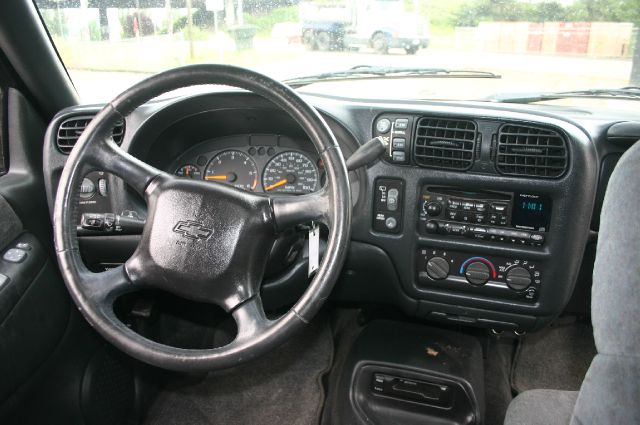 2001 Chevrolet Blazer 4dr Sdn SL Auto Sedan