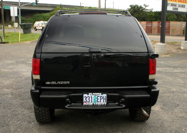 2001 Chevrolet Blazer 4dr Sdn SL Auto Sedan