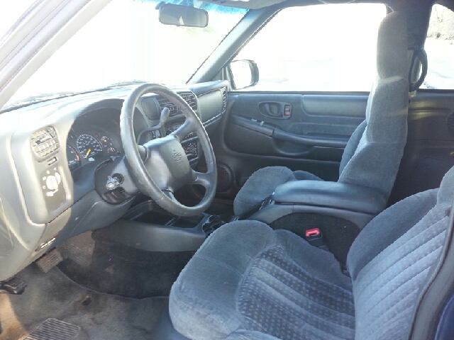 2001 Chevrolet Blazer 2WD QUAD CAB 140.5 ST