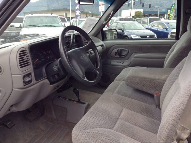 1995 Chevrolet C-K 2500 4WD 4dr V6 SR5 (natl)