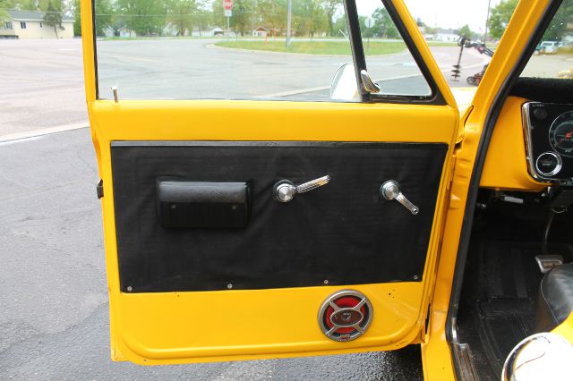 1969 Chevrolet C10 SLT 25