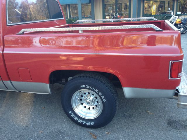 1986 Chevrolet C10 2004 4dr Sdn SE