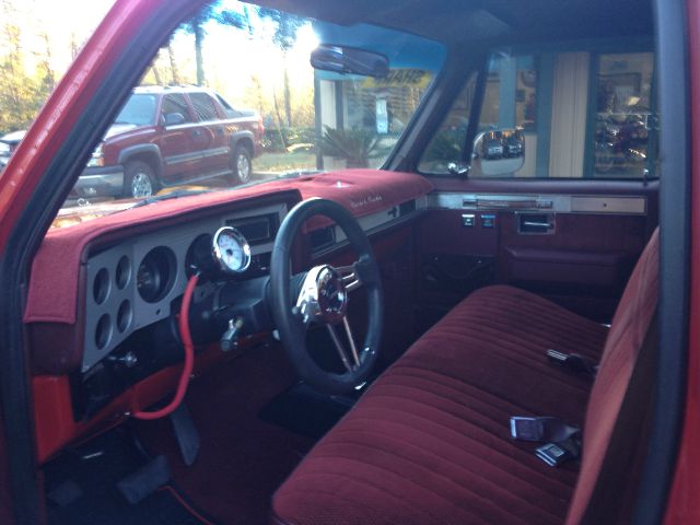 1986 Chevrolet C10 2004 4dr Sdn SE