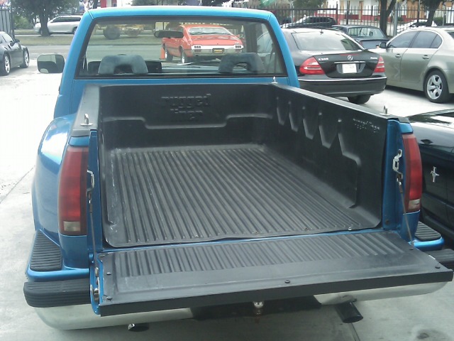 1992 Chevrolet C1500 2010 Volkswagen SEL