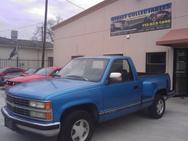 1992 Chevrolet C1500 2010 Volkswagen SEL