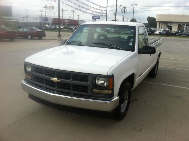 1995 Chevrolet C1500 2010 Volkswagen SEL