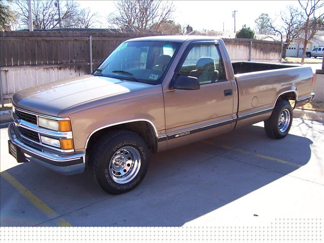 1995 Chevrolet C1500 FWD 4dr SL SUV