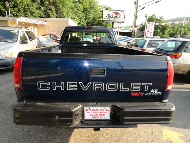 1995 Chevrolet C1500 2010 Volkswagen SEL