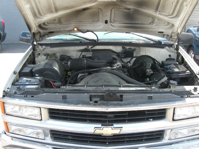 1997 Chevrolet C1500 F150 Regular Cab XLT Pickup 4D 8 Ft