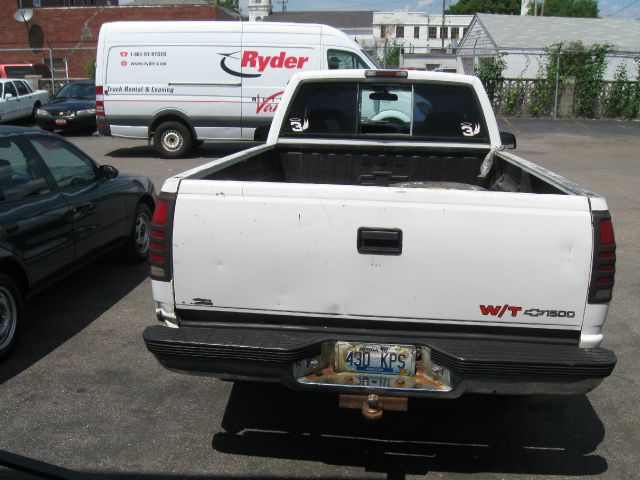 1997 Chevrolet C1500 F150 Regular Cab XLT Pickup 4D 8 Ft