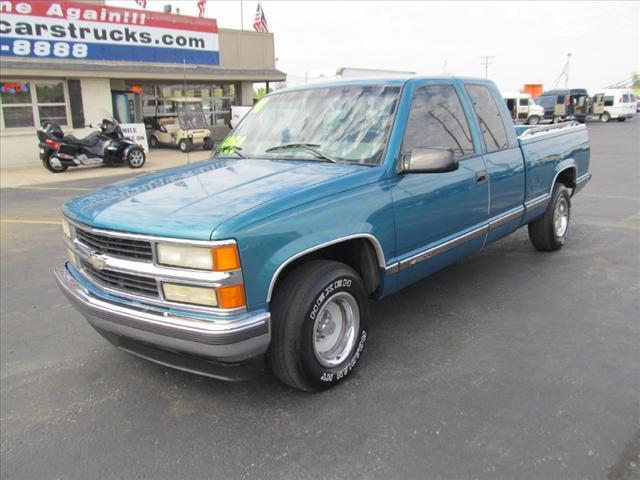1998 Chevrolet C1500 1998 Ford XLT