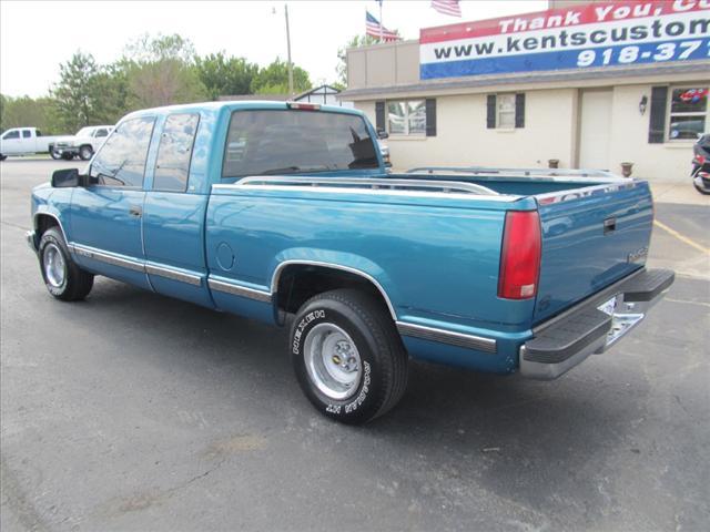 1998 Chevrolet C1500 1998 Ford XLT