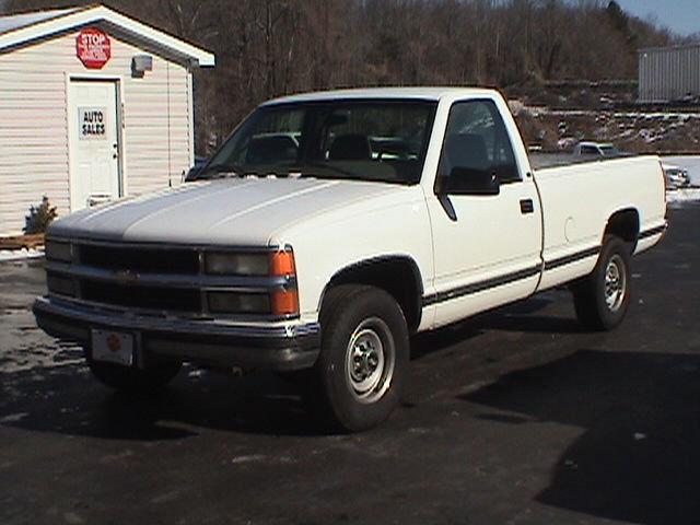 1998 Chevrolet C2500 4WD 4dr Sport