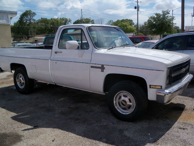 1985 Chevrolet C30 ES 2.4L AUTO