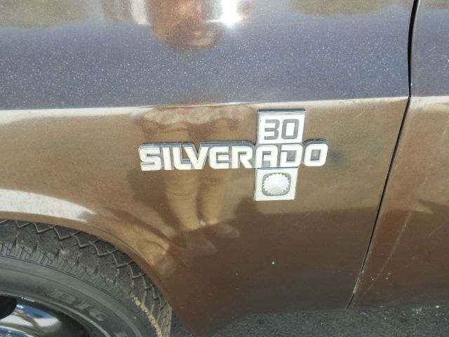 1986 Chevrolet C30 ES 2.4L AUTO