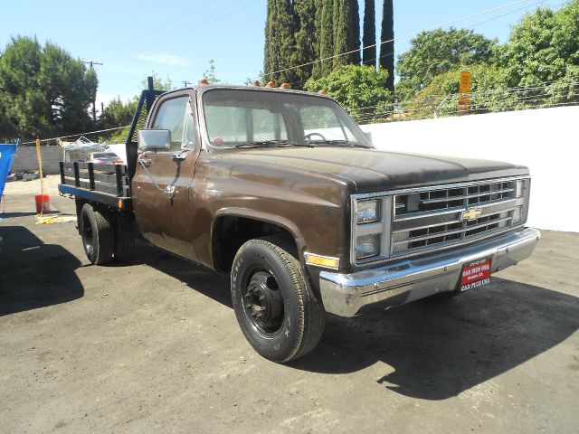 1986 Chevrolet C30 ES 2.4L AUTO