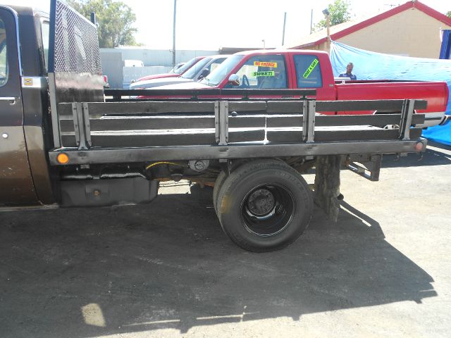 1986 Chevrolet C30 ES 2.4L AUTO