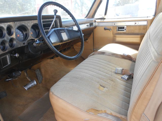 1986 Chevrolet C30 ES 2.4L AUTO