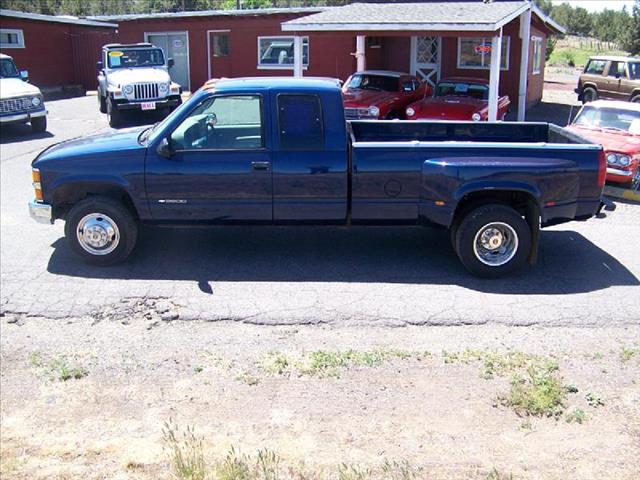 1999 Chevrolet C3500 Reg. Cab 6.5-ft. Bed 2WD