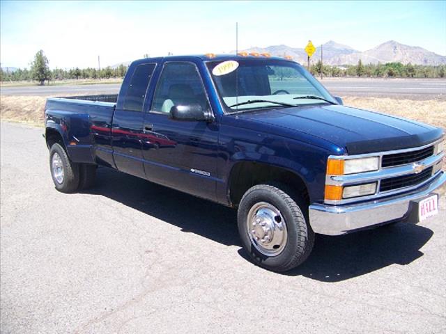 1999 Chevrolet C3500 Reg. Cab 6.5-ft. Bed 2WD