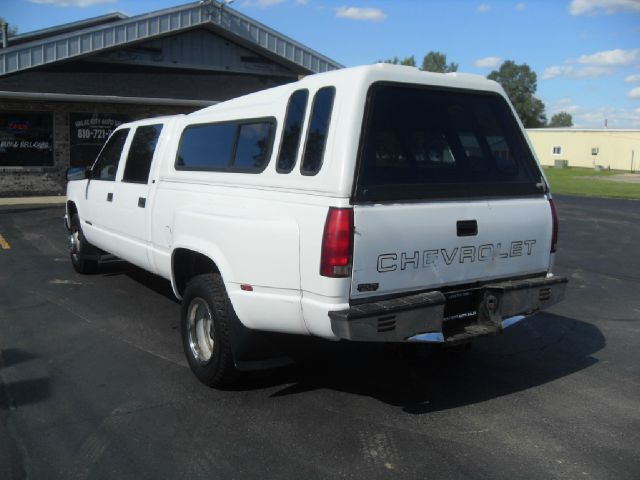 1999 Chevrolet C3500 Signature L Sedan 4D