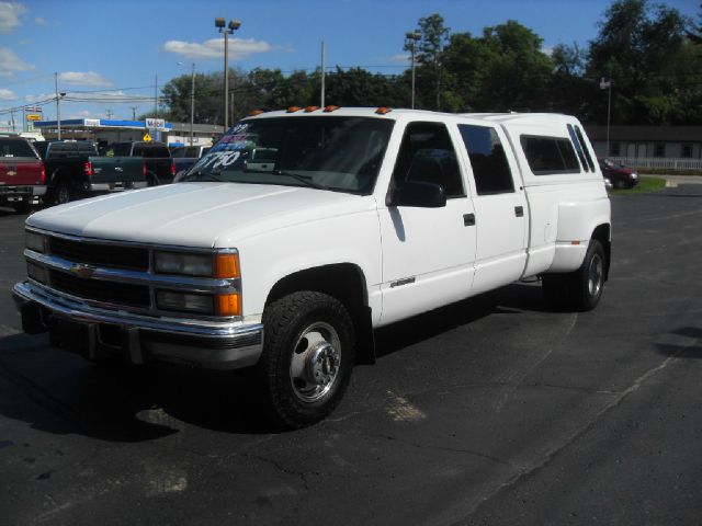 1999 Chevrolet C3500 Signature L Sedan 4D