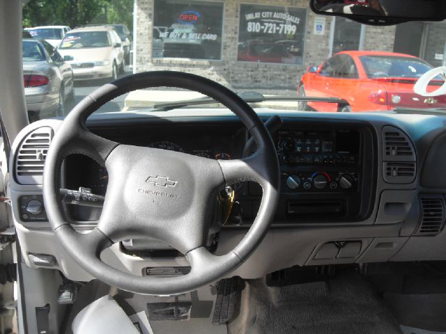 1999 Chevrolet C3500 Signature L Sedan 4D