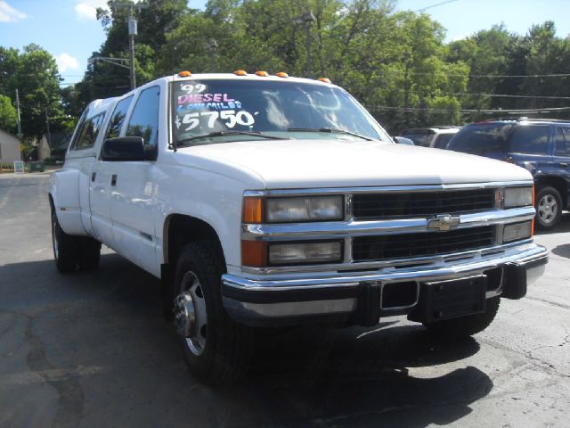 1999 Chevrolet C3500 Signature L Sedan 4D