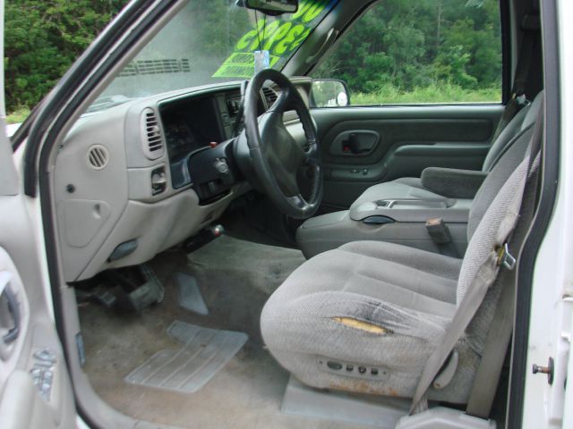 2000 Chevrolet C3500 Signature L Sedan 4D