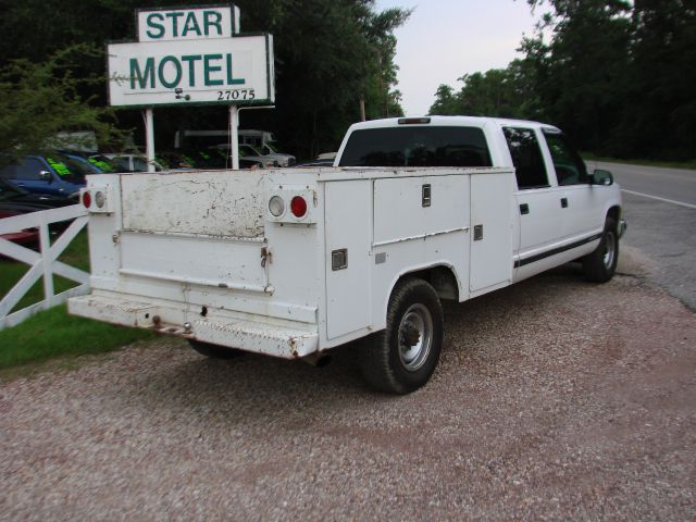 2000 Chevrolet C3500 Signature L Sedan 4D
