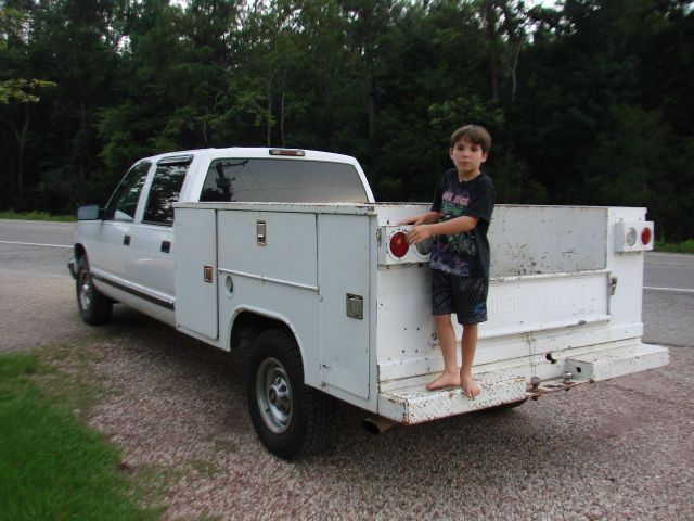 2000 Chevrolet C3500 Signature L Sedan 4D