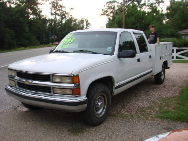 2000 Chevrolet C3500 Signature L Sedan 4D