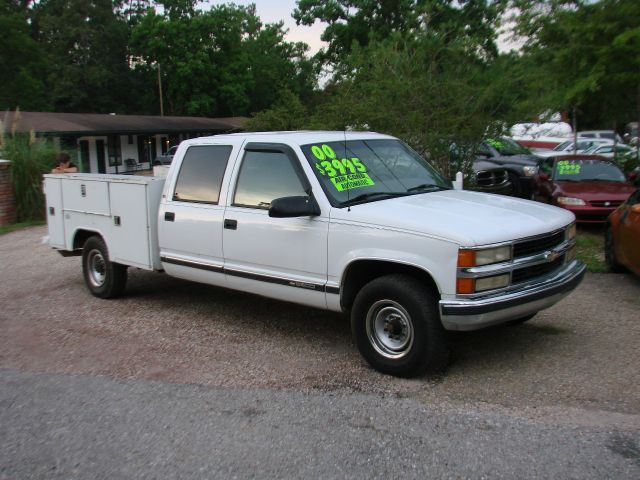 2000 Chevrolet C3500 Signature L Sedan 4D