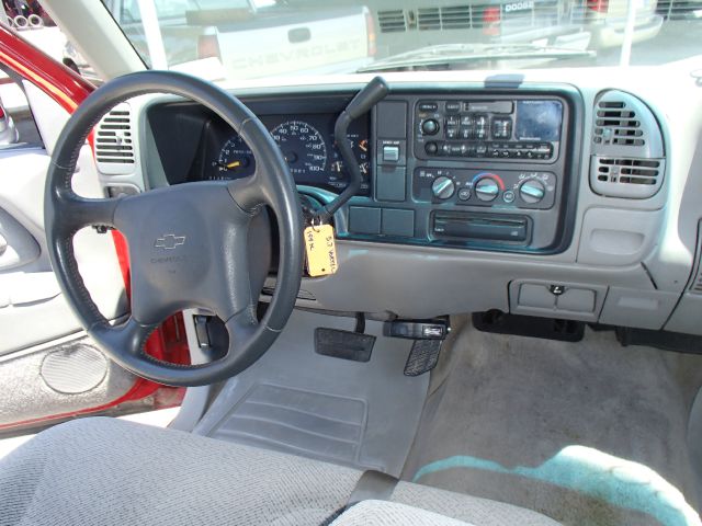 2000 Chevrolet C3500 Signature L Sedan 4D