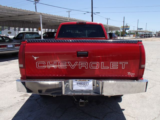 2000 Chevrolet C3500 Signature L Sedan 4D