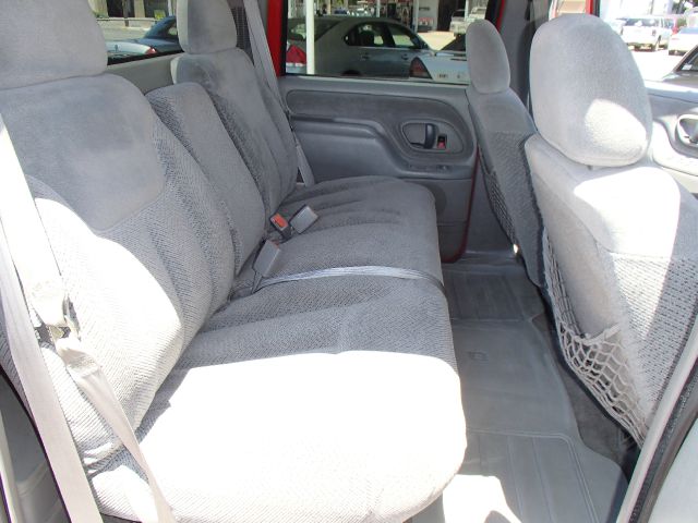 2000 Chevrolet C3500 Signature L Sedan 4D