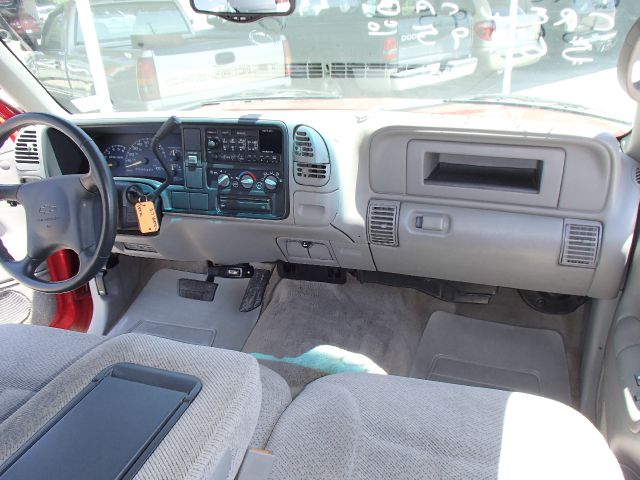 2000 Chevrolet C3500 Signature L Sedan 4D