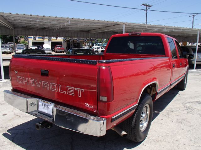 2000 Chevrolet C3500 Signature L Sedan 4D