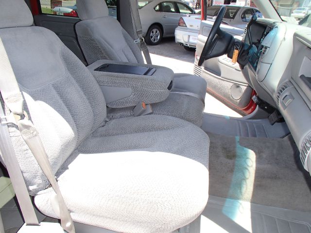 2000 Chevrolet C3500 Signature L Sedan 4D