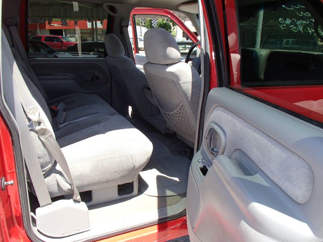 2000 Chevrolet C3500 Signature L Sedan 4D