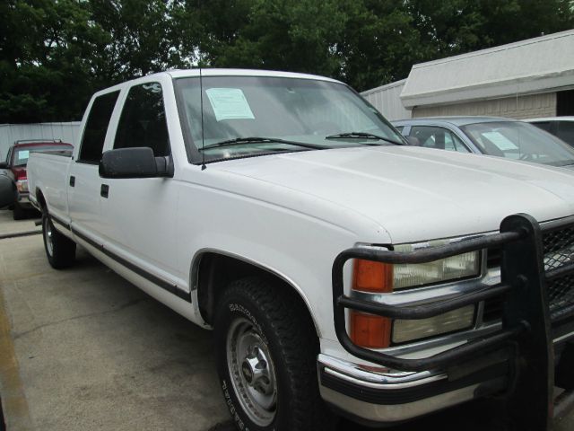 2000 Chevrolet C3500 Signature L Sedan 4D